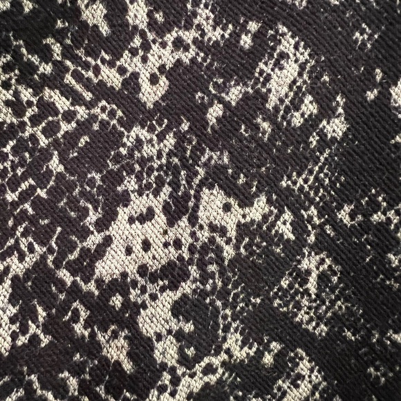 Level 33 Black and Grey Pattern Leggings - Picture 2 of 3
